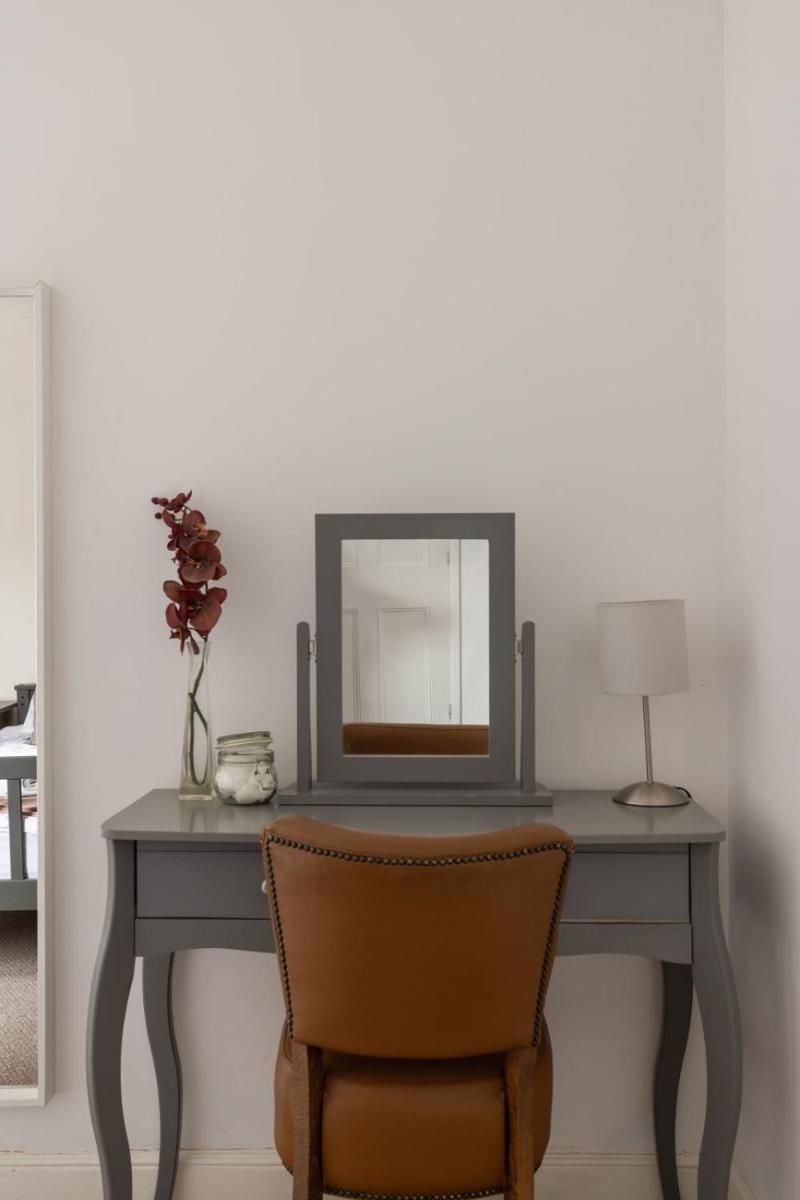 Park Crescent Lodge - Quaint Victorian Home With Free Parking - Housity