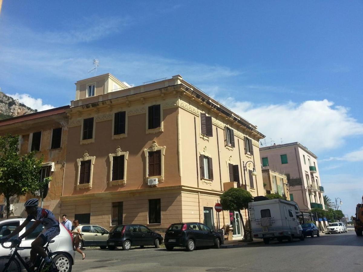 seaside terracina apartment - Housity