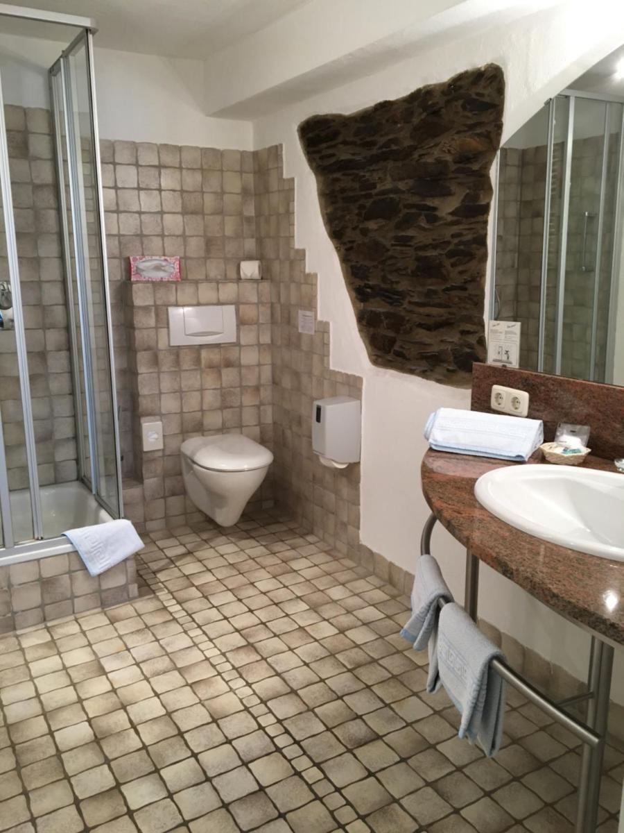 Hotel Springiersbacher-Hof - Housity