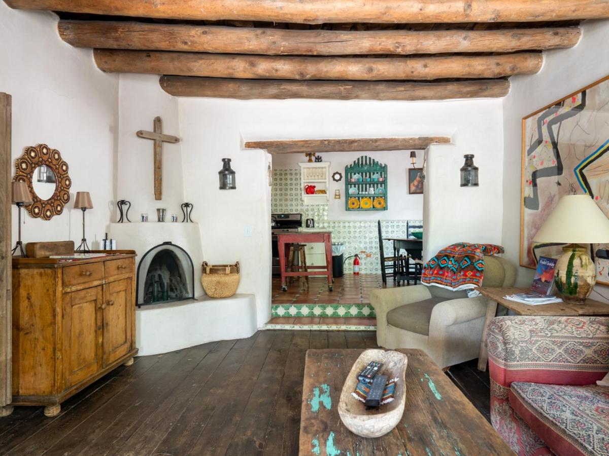 El Nido Lane Tesuque, 1 Bedroom, Sleeps 2, Private Yard, WiFi, Washer/Dryer - Housity