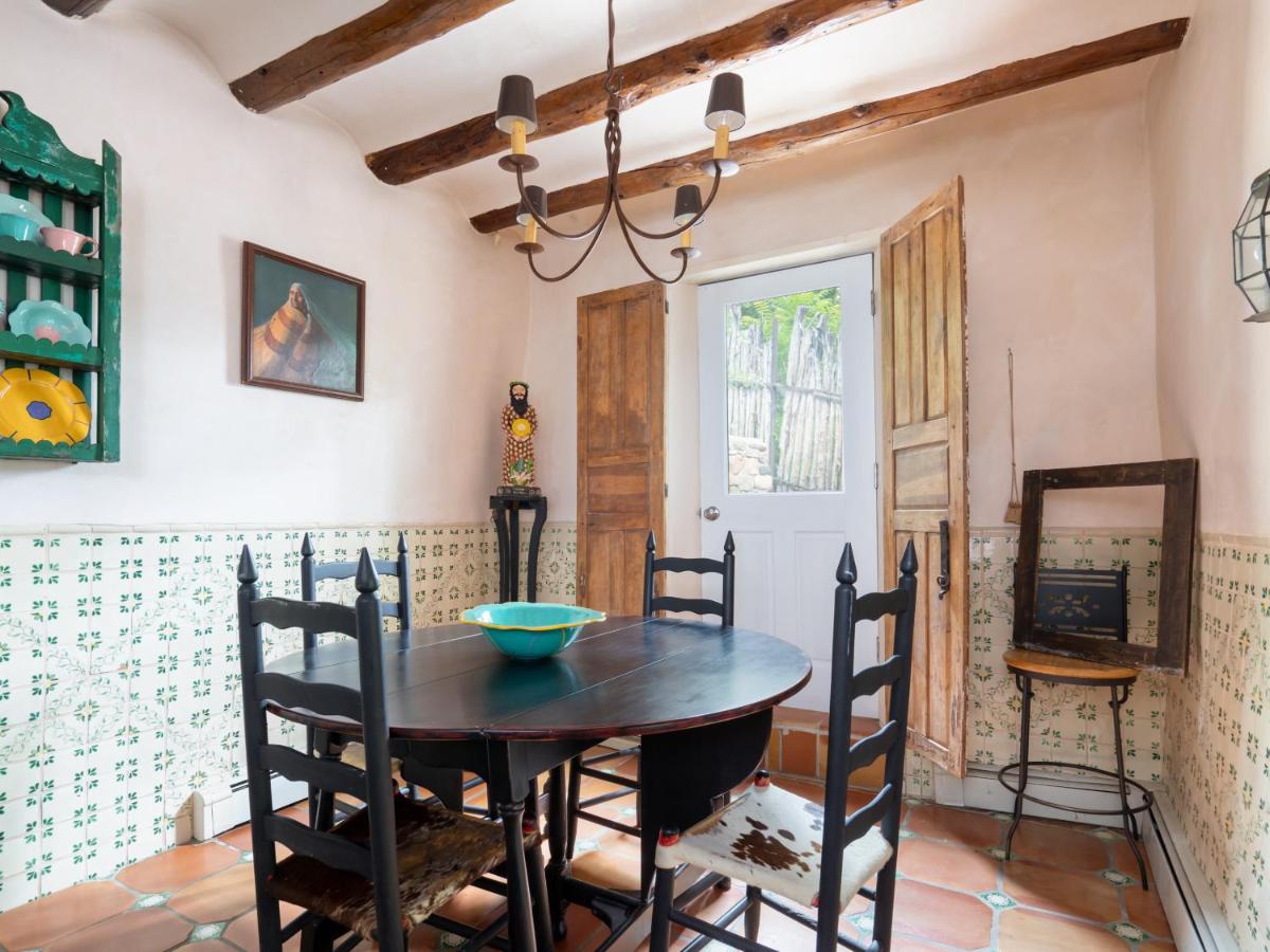 El Nido Lane Tesuque, 1 Bedroom, Sleeps 2, Private Yard, WiFi, Washer/Dryer - Housity