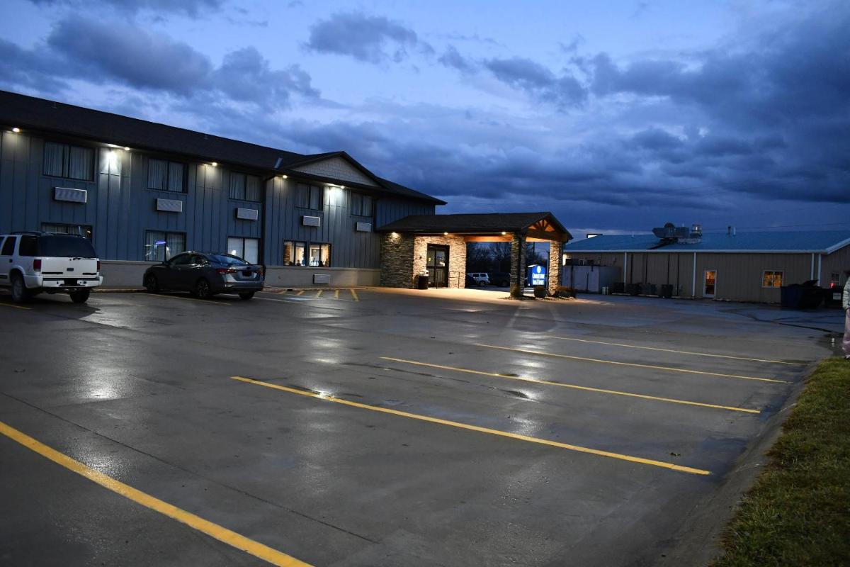 Cobblestone Inn & Suites - Trenton - Housity