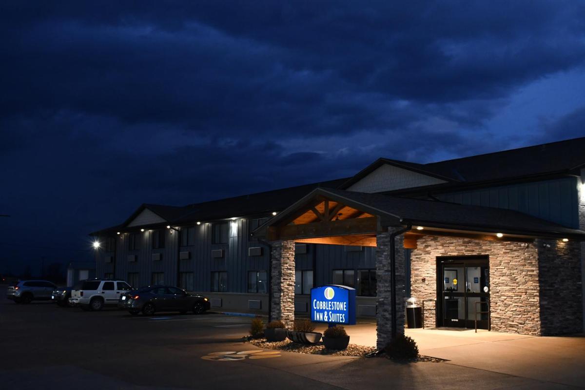 Cobblestone Inn & Suites - Trenton - Housity
