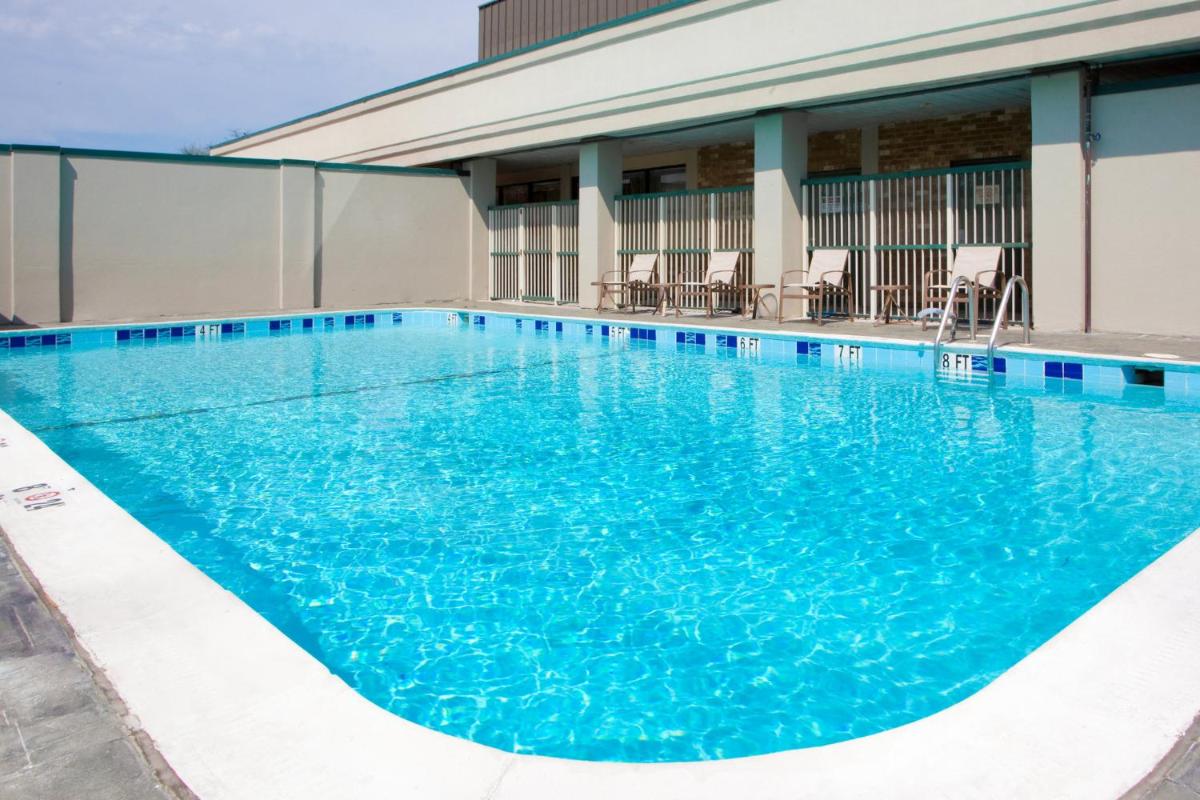 Holiday Inn Express Washington DC SW - Springfield, an IHG Hotel - Housity