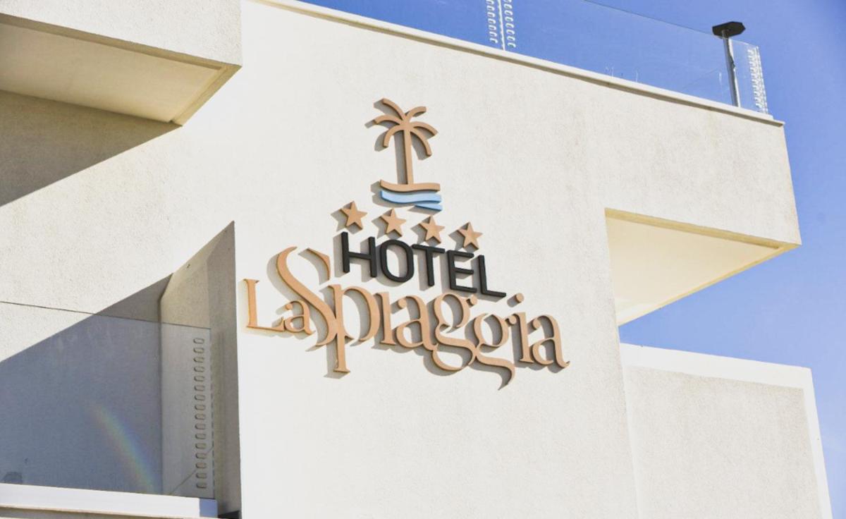 Hotel la Spiaggia - Housity