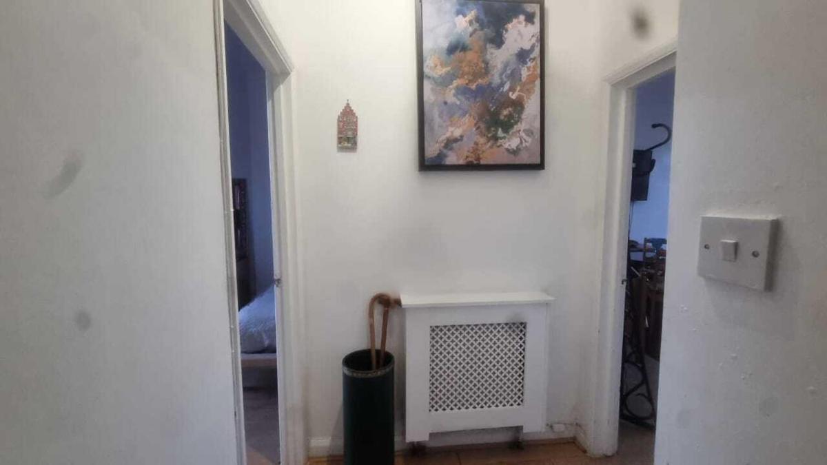 Extra Large One Bedroom Flat with Parking - Hizvo