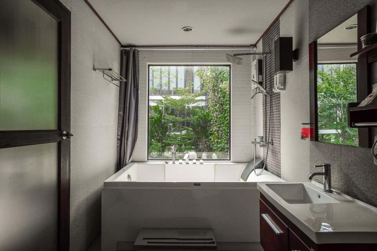 The Grace Amphawa - Housity