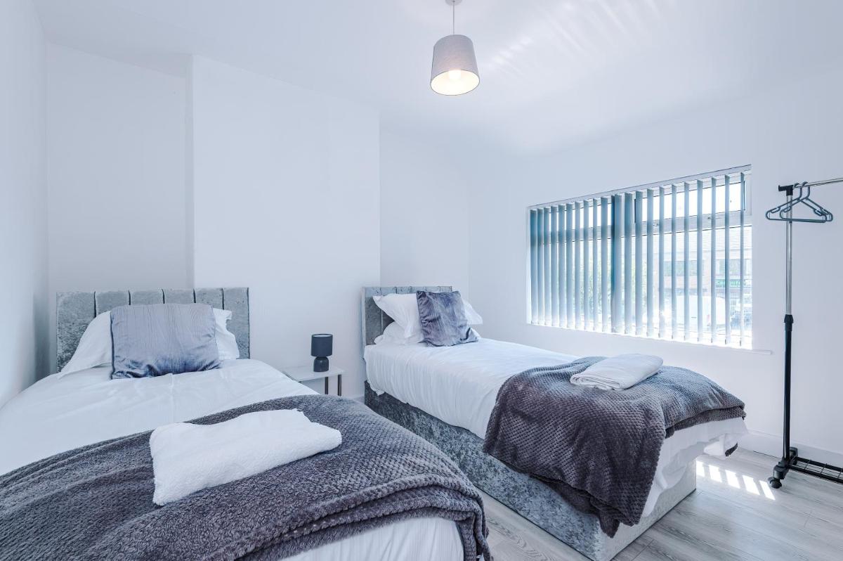 Spacious 4-Bedroom House in Skipton Sleeps 10 with Additional Lounge Sleeping - Housity