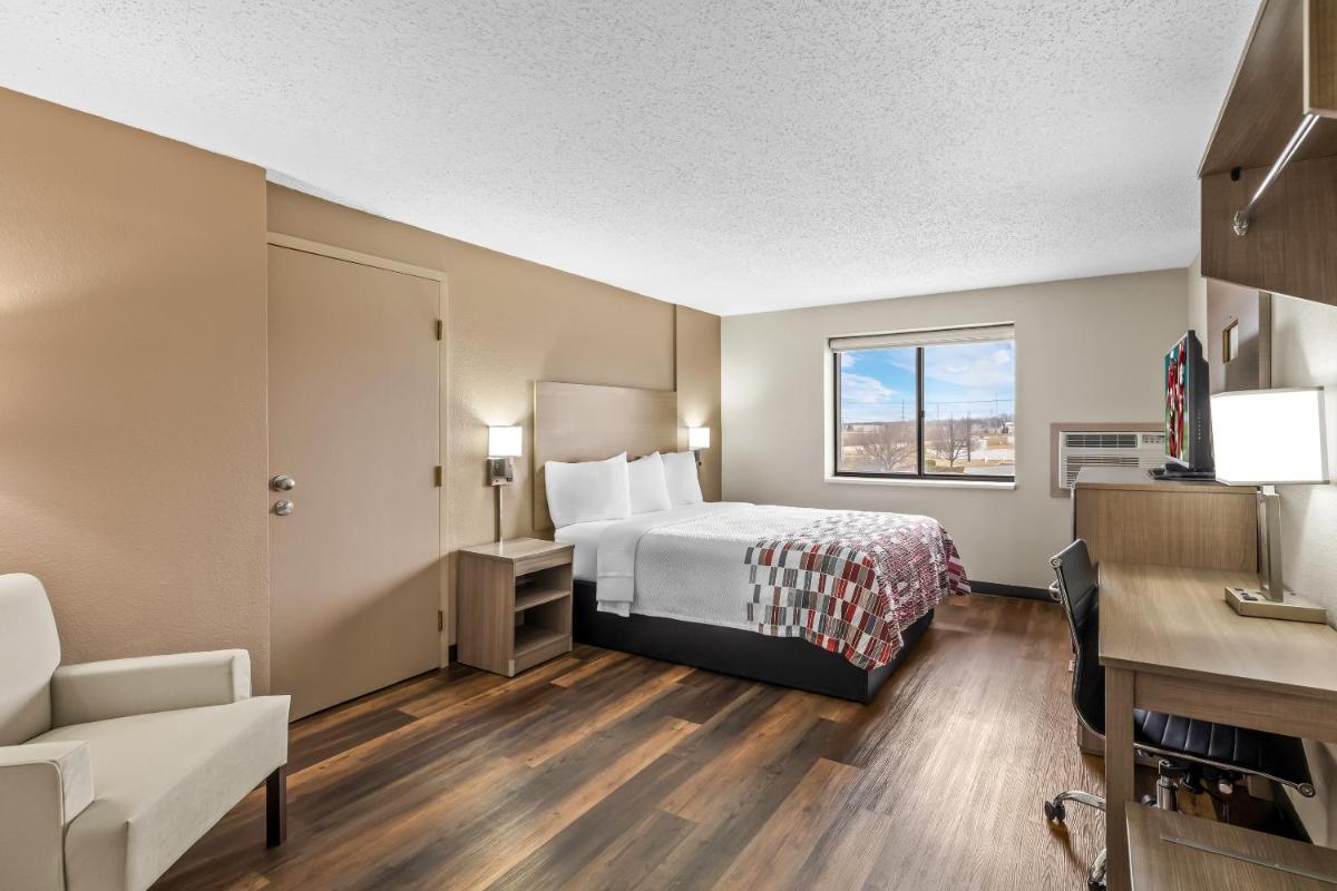 Red Roof Inn Ames - Housity