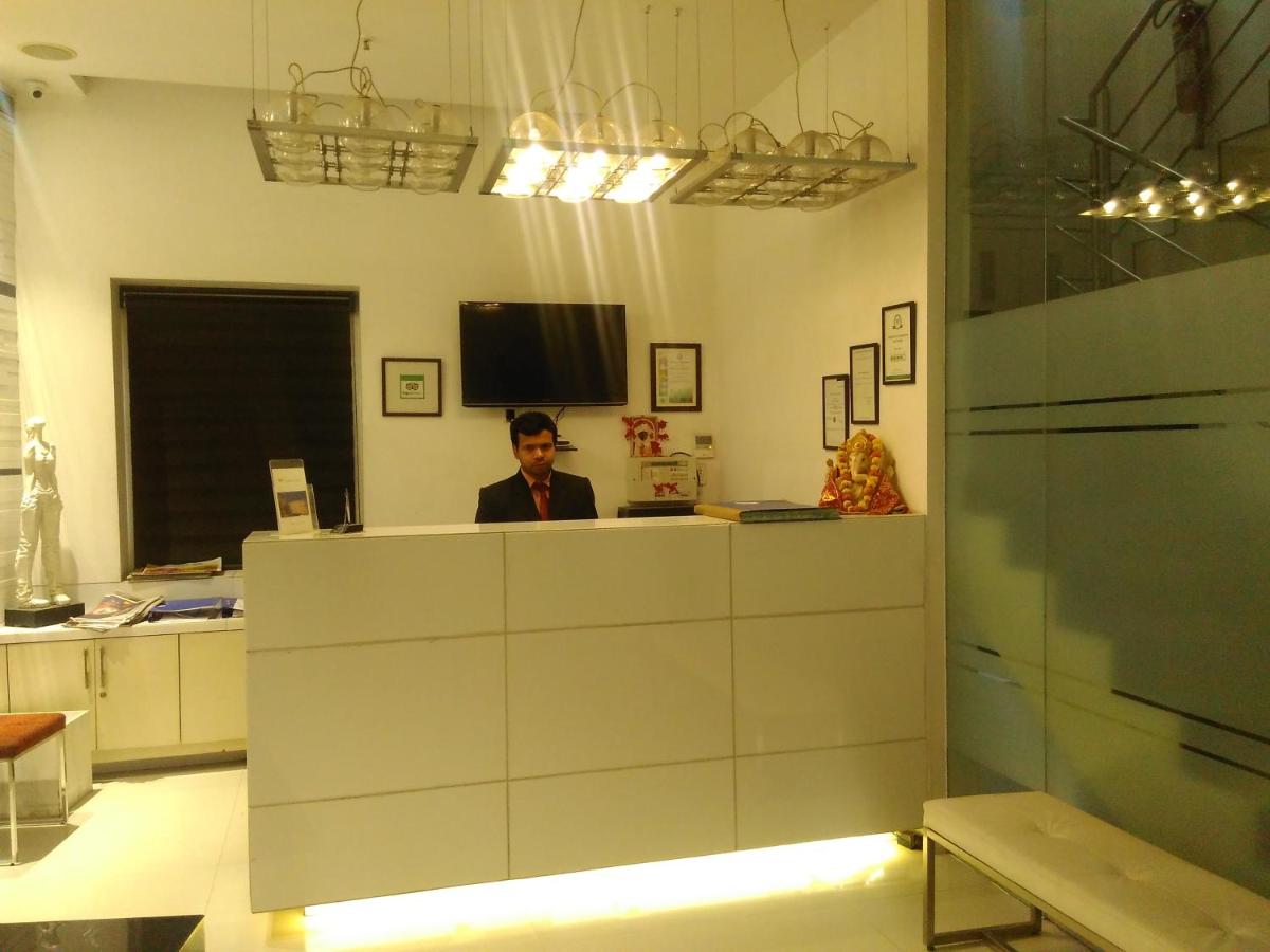 Sapphire Suite - Housity