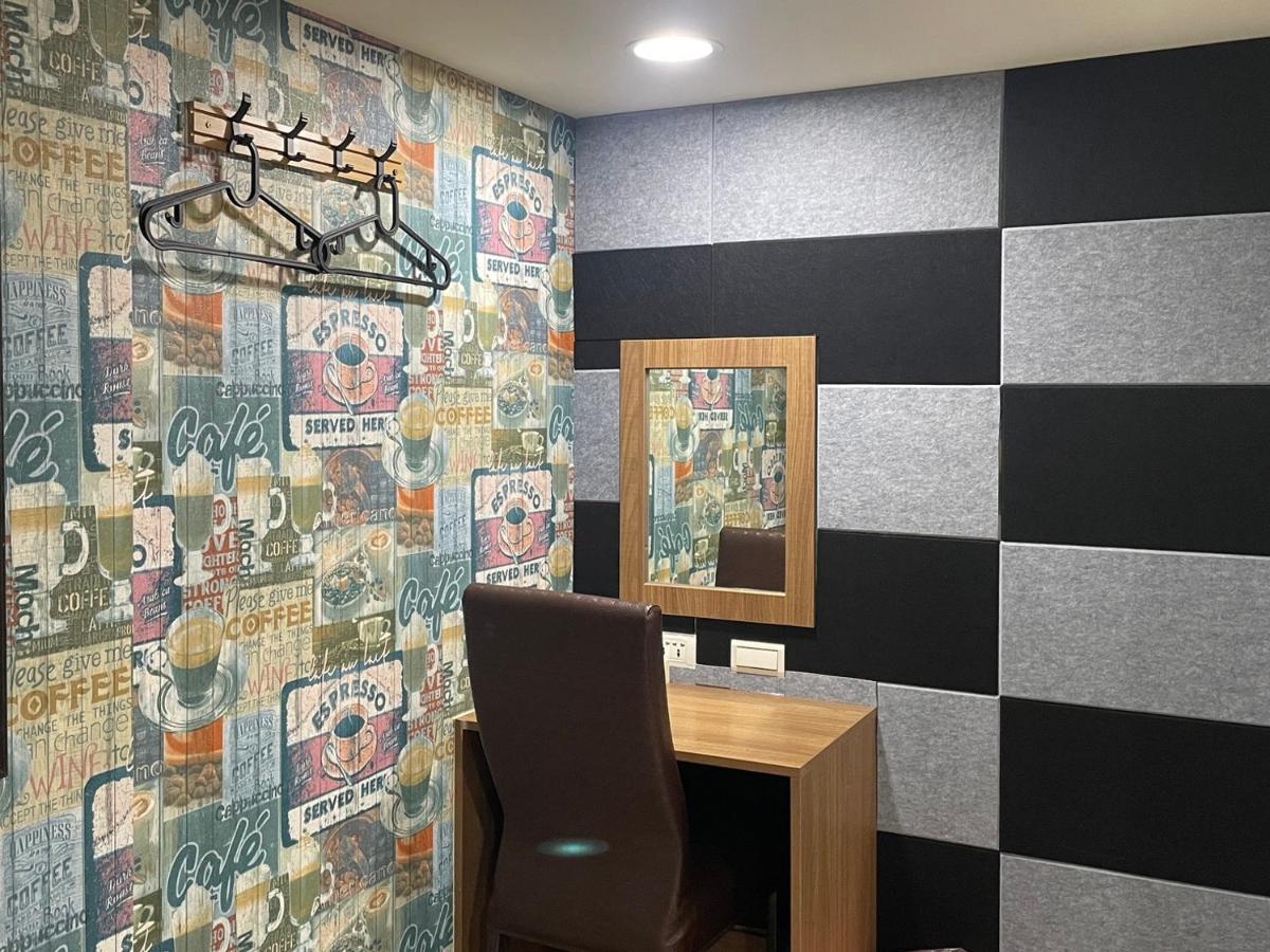 E Lim Hotel - Housity