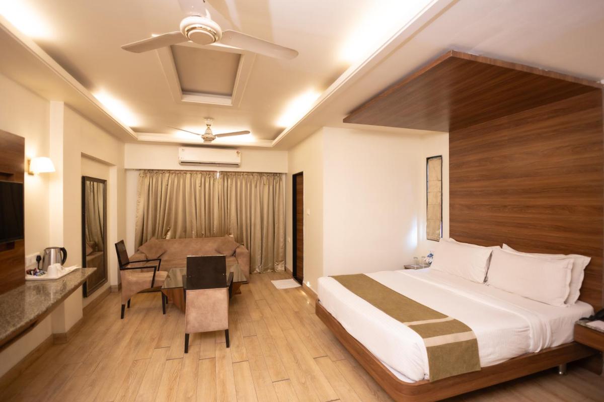 Kyriad Hotel Indore by OTHPL - Housity