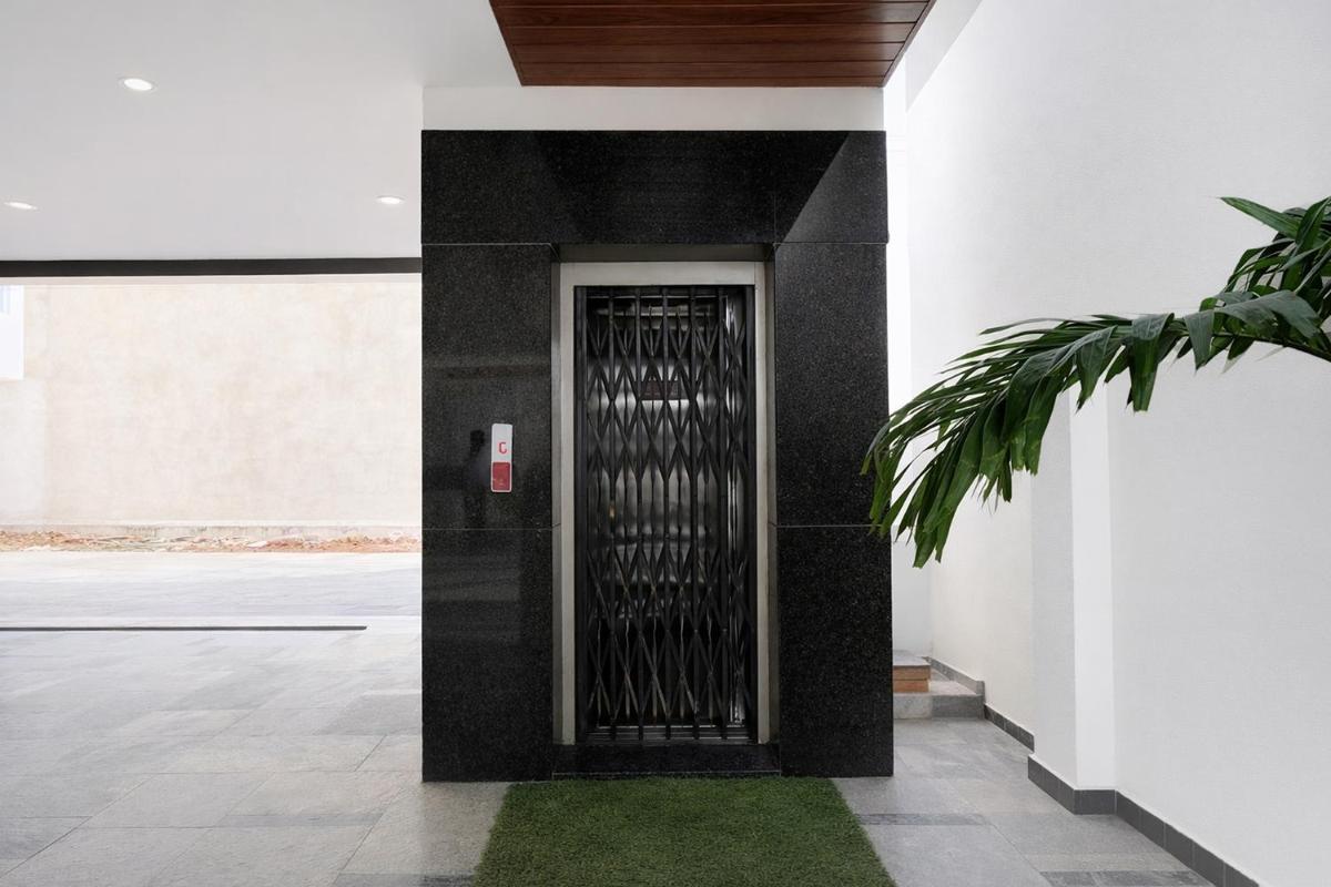 Collection O Lakeview Castle - Housity