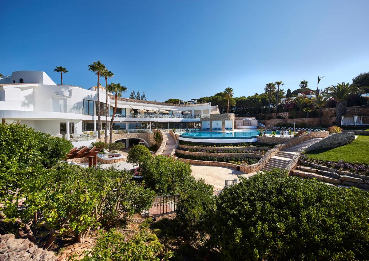 um edifício com piscina e um resort em Vila Vita Parc em Armação de Pêra mais 50 fotografias