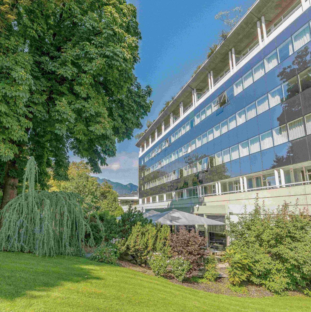 Jardin de l'établissement Le Riviera - Hôtel Restaurant & Spa - Ex Golden Tulip Aix les bains