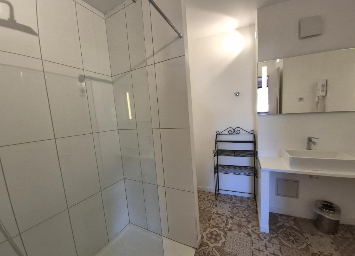 Contact Hôtel Le Minervois - Hôtel & Restaurant Au nord de Carcassonne - Housity