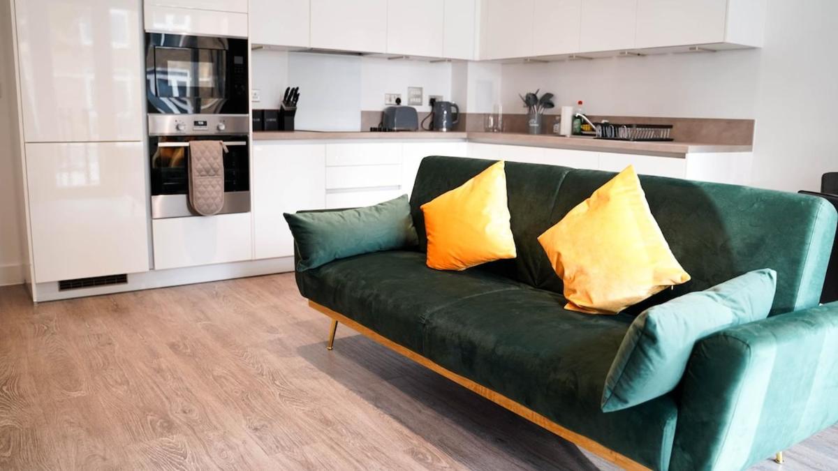 Beautiful Flat 2-Mins away from Rochester Station - Housity