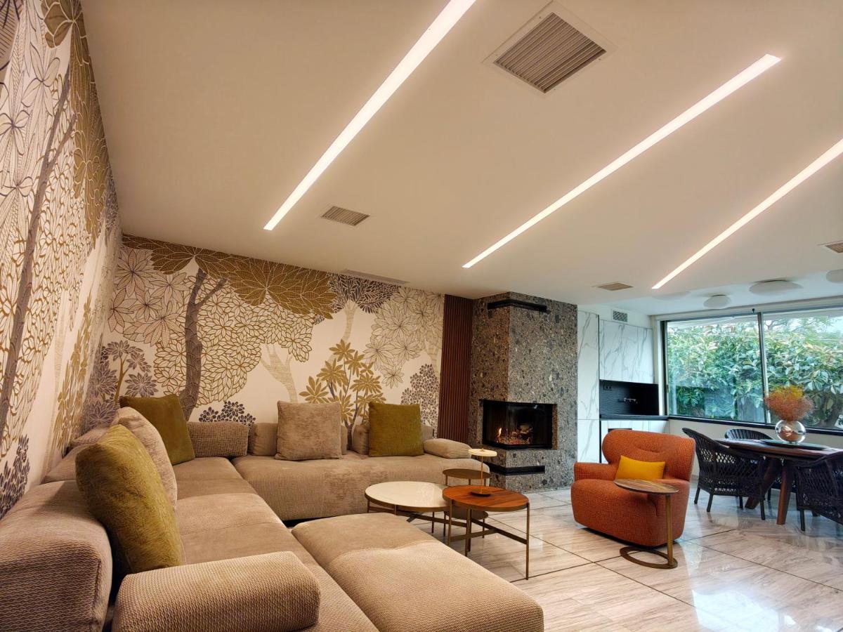 Sandy's Superior Suite - Housity