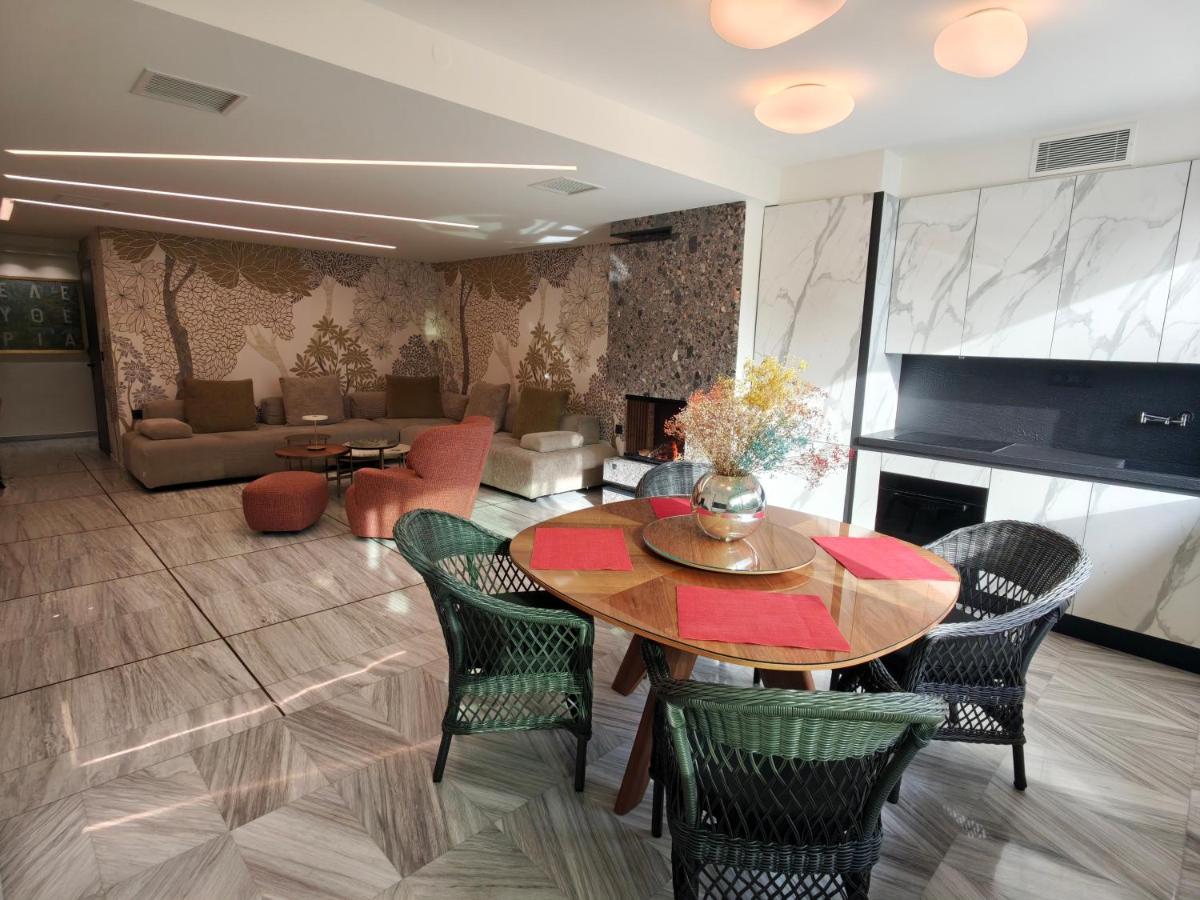 Sandy's Superior Suite - Housity