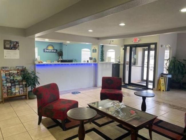Days Inn by Wyndham Centerville - Housity
