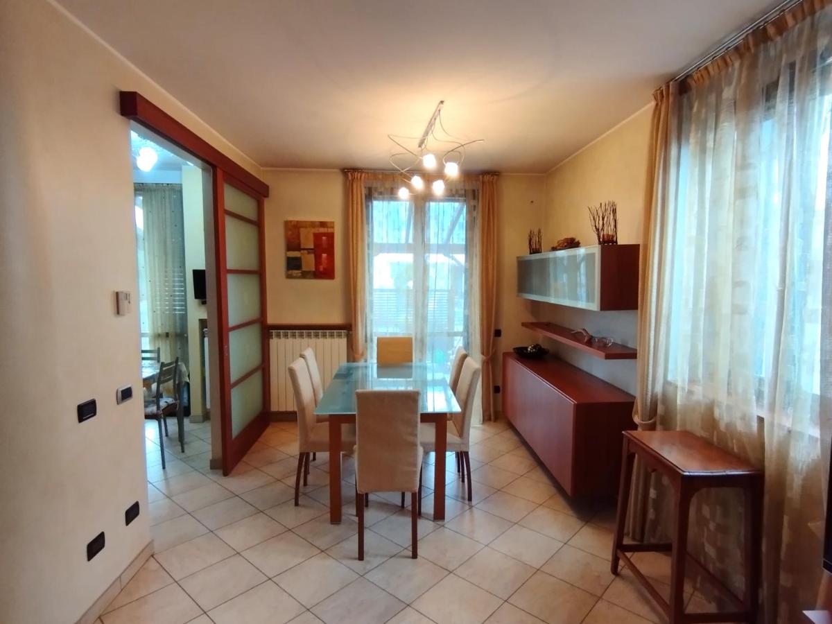 Trilocale in villa bifamiliare - Dairago - Housity