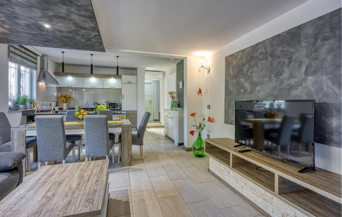 1 Bedroom Pet Friendly Apartment In Kanfanar - Housity