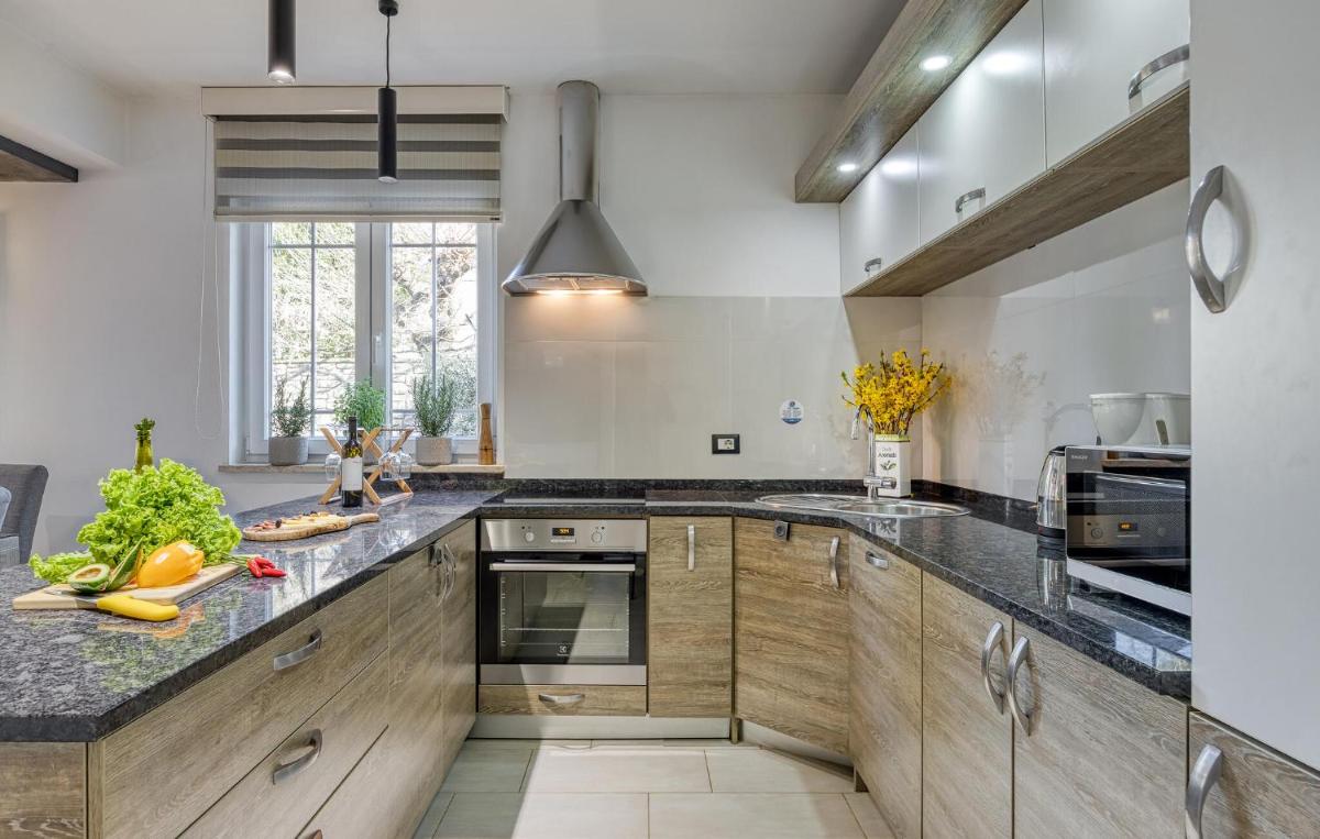 1 Bedroom Pet Friendly Apartment In Kanfanar - Housity