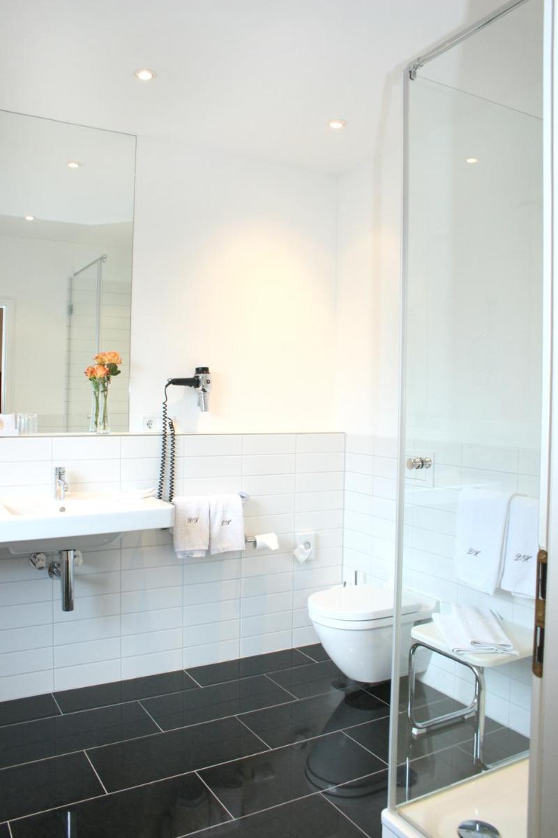 Ein Badezimmer in der Unterkunft Deidesheimer Hof