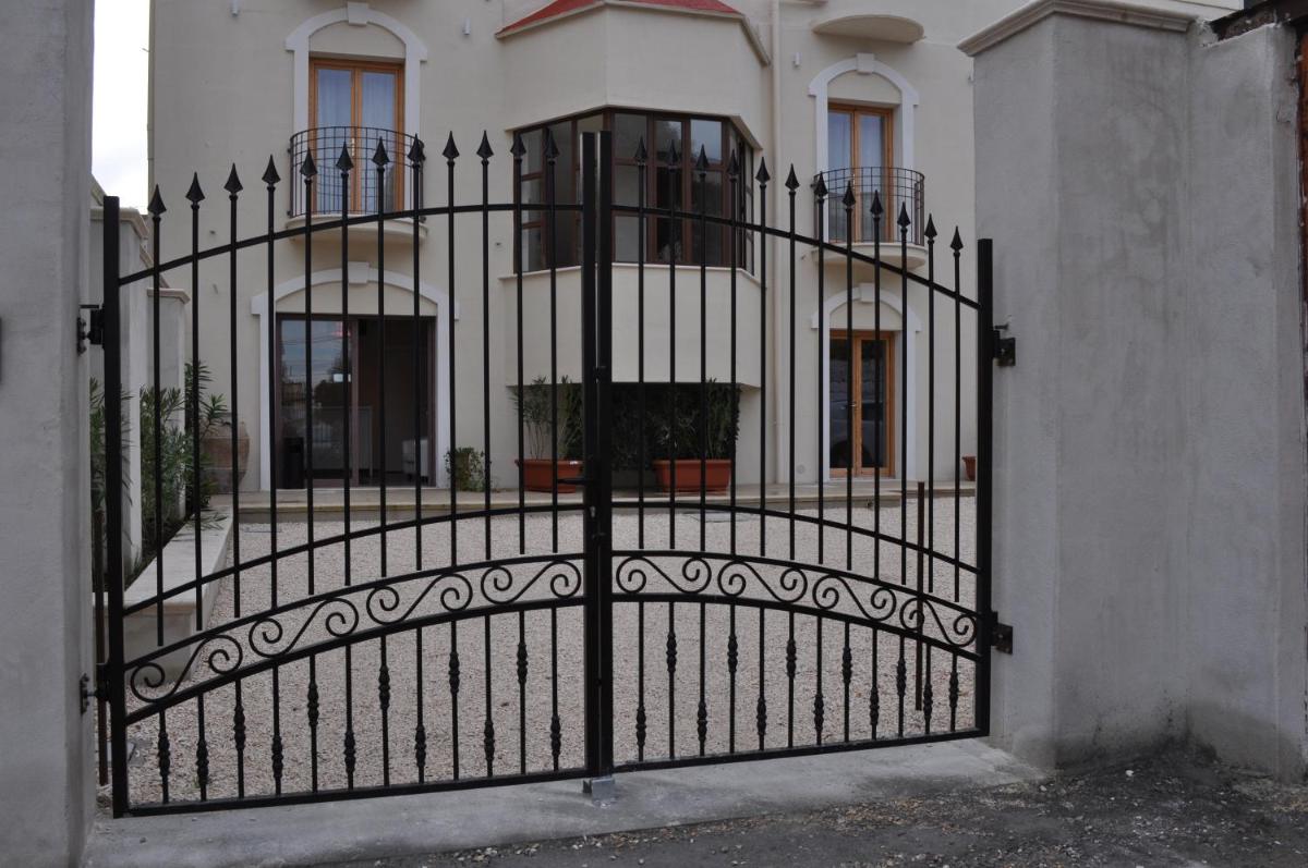 Ibasilischi - Housity