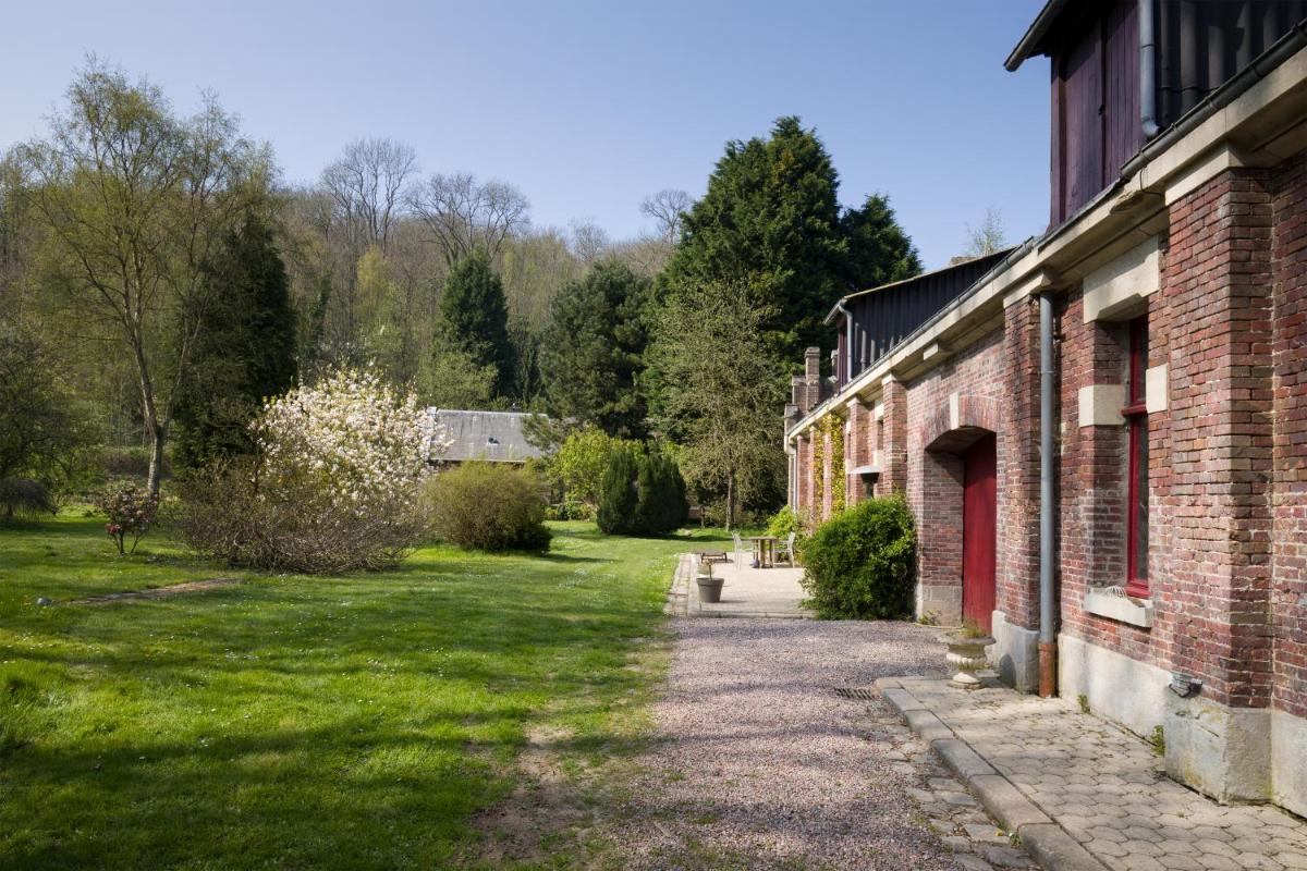 Jardin de l'établissement Domaine de Joinville & Spa