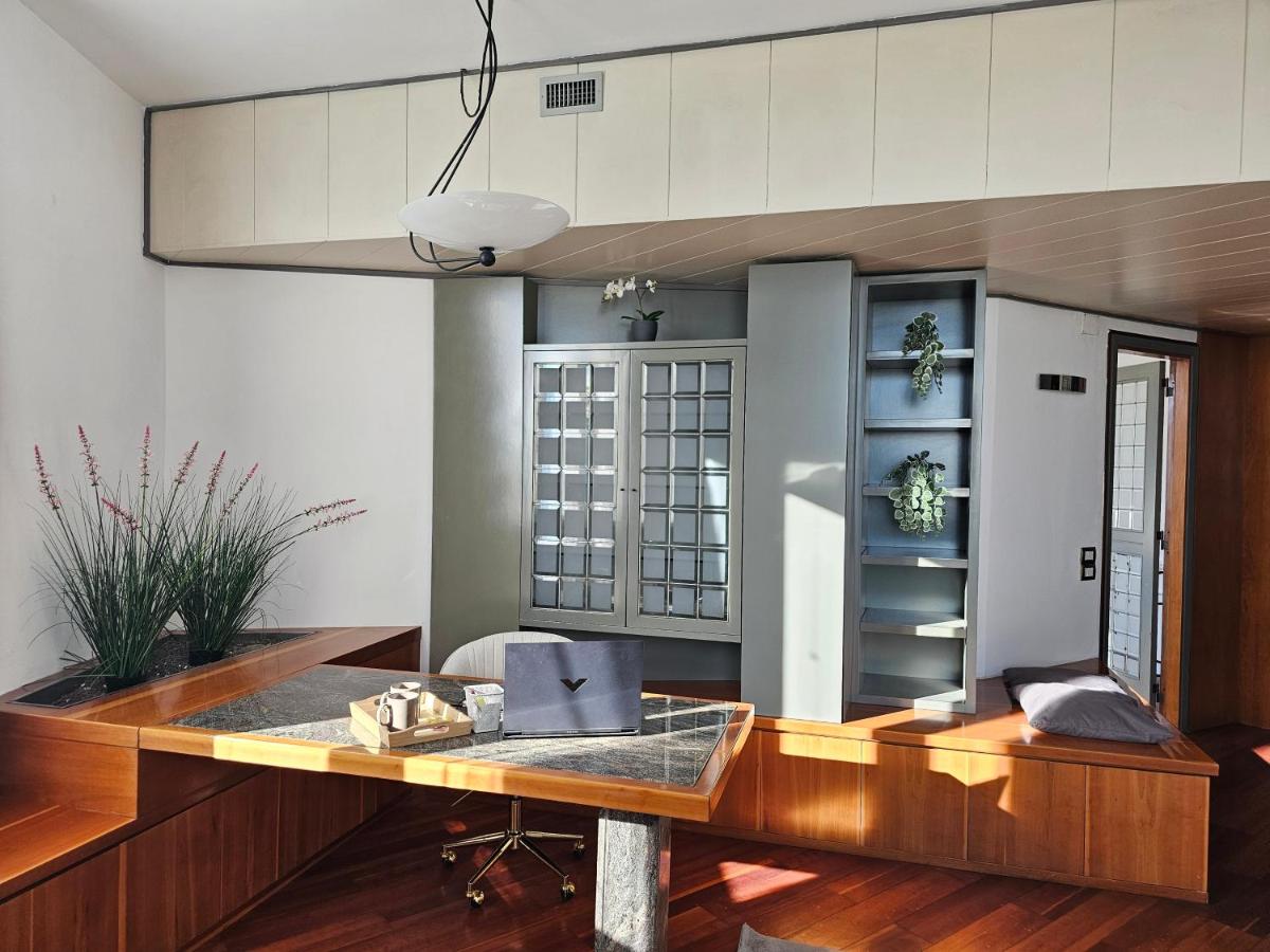 Magenta Galleria Apartment - Housity
