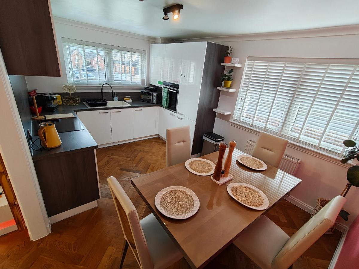 Lovely 2 Bedroom Modern Ground Floor Flat - Housity