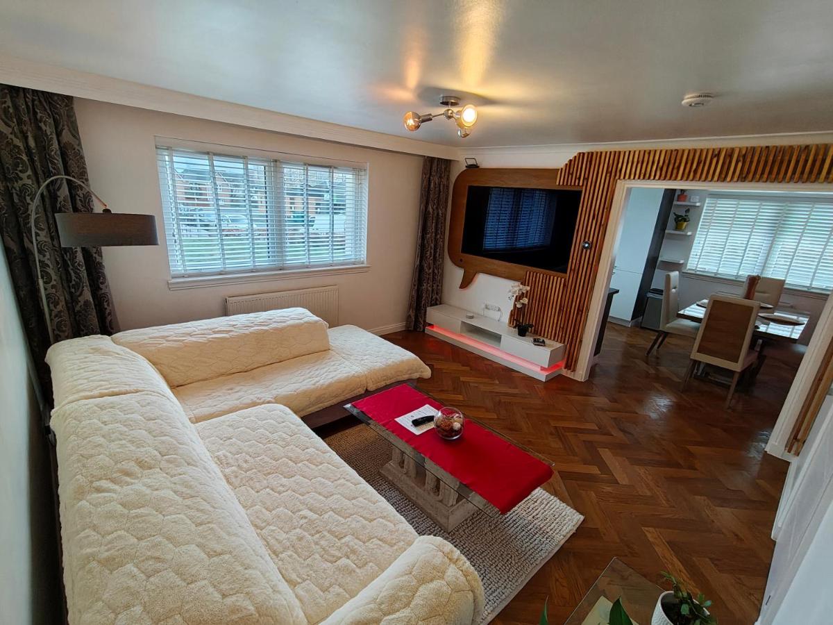 Lovely 2 Bedroom Modern Ground Floor Flat - Housity