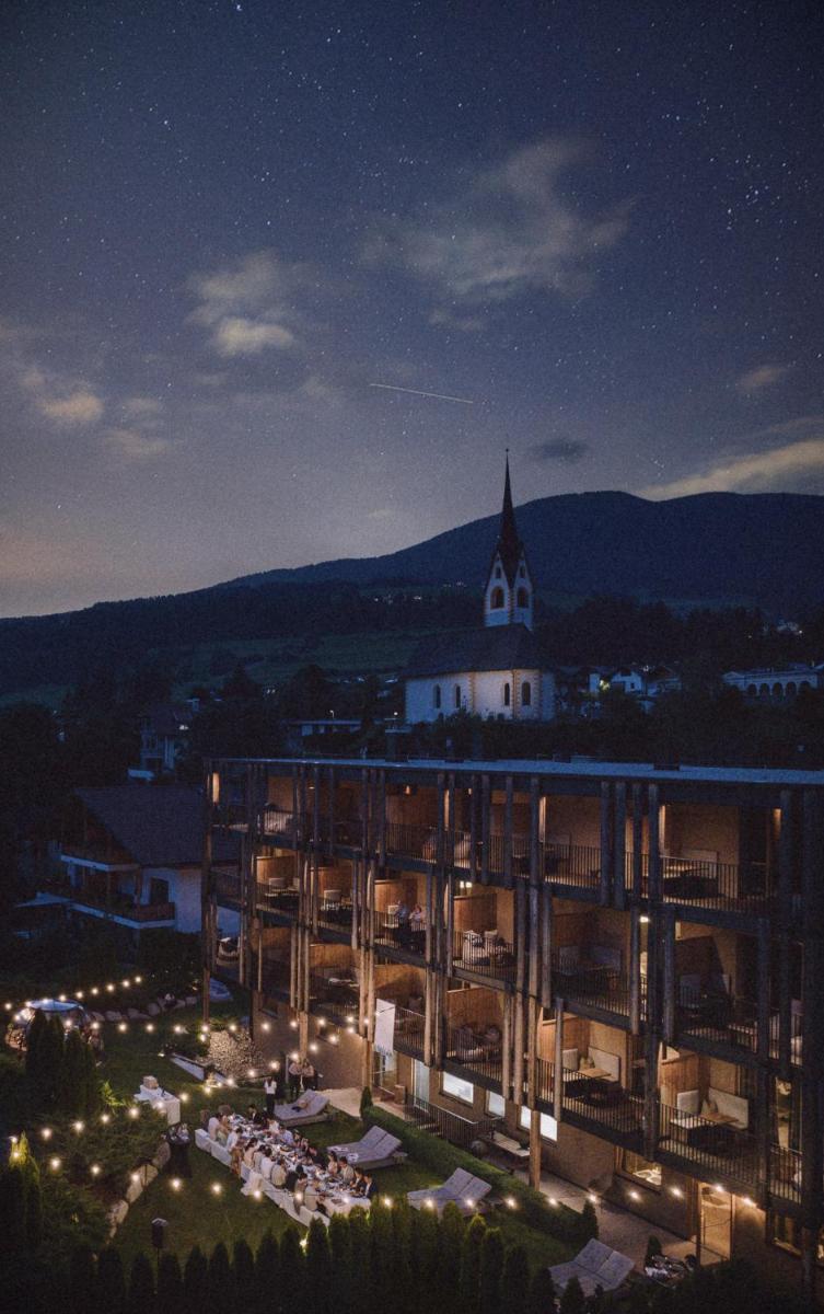 Hotel Christof - Housity