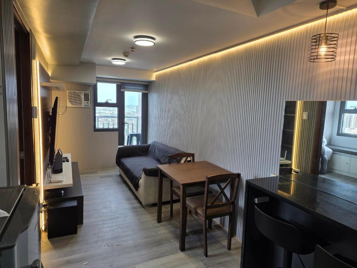 1 bedrm condo, Tower 2, Hor 101 - Housity