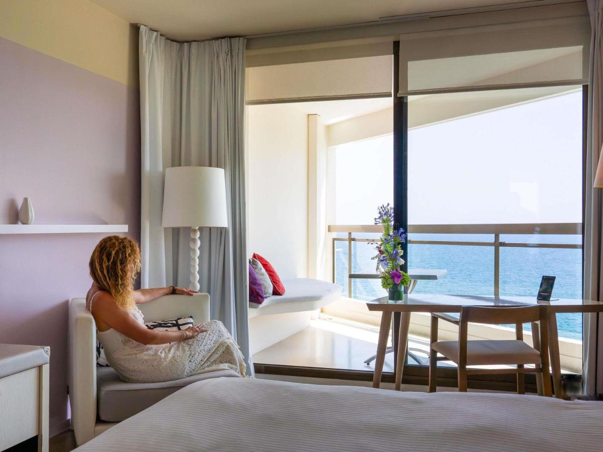 Un ou plusieurs lits dans un hébergement de l'établissement Pullman Cannes Mandelieu