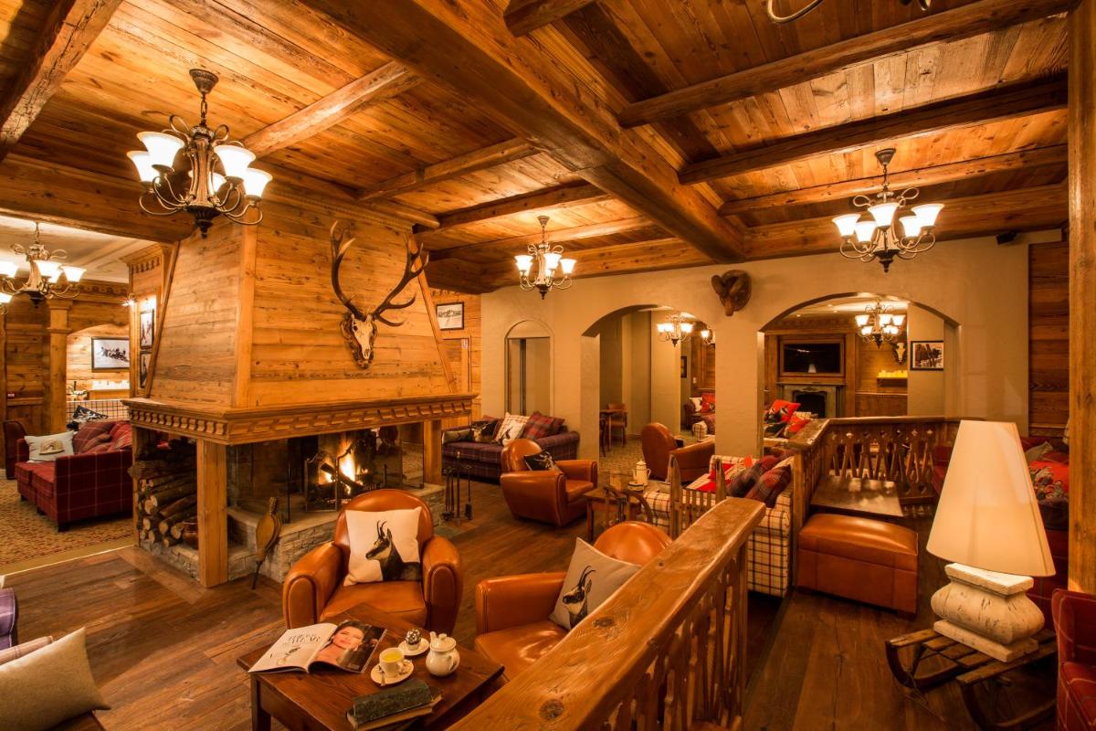 Coin salon dans l'établissement Hôtel Alpen Ruitor