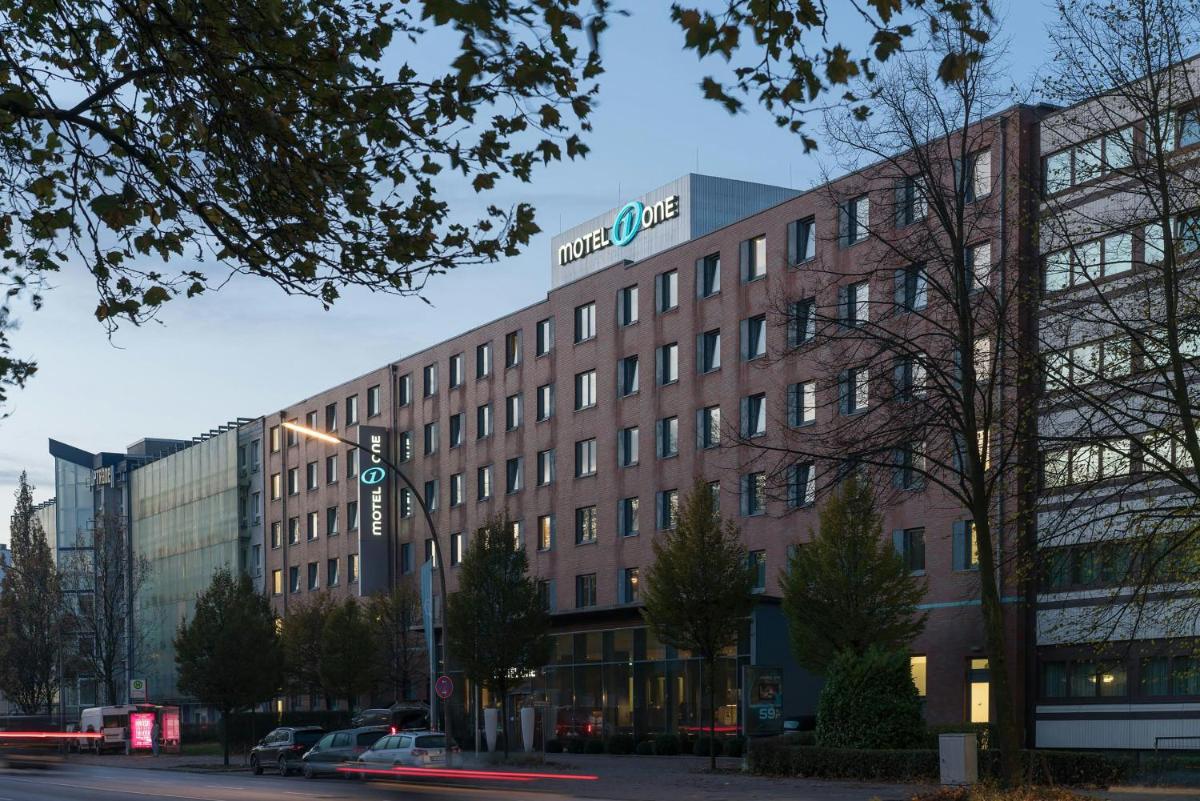 Motel One Hamburg-Altona - Housity