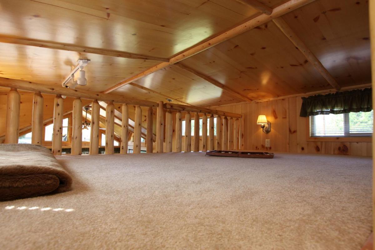 Lakeland RV Campground Loft Cabin 1 - Housity