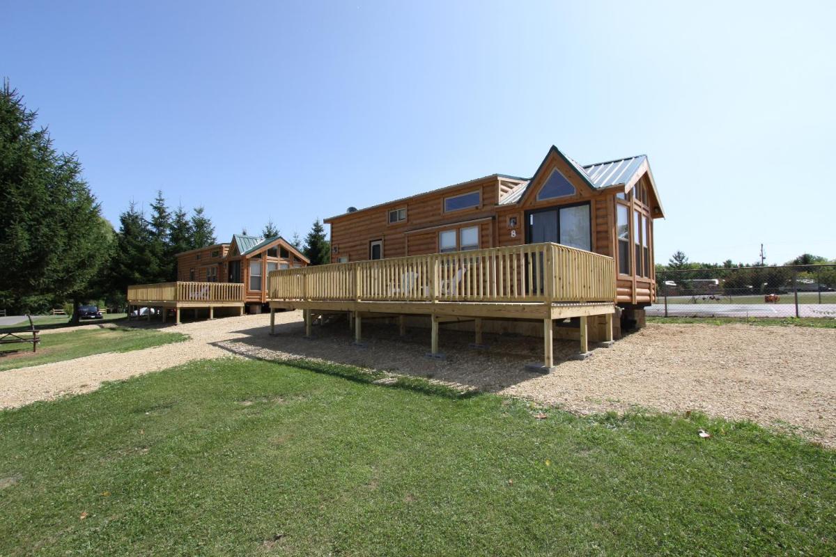 Lakeland RV Campground Loft Cabin 1 - Housity