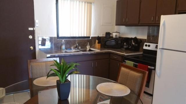 Beautiful 2 bedroom 1 bath - Hizvo