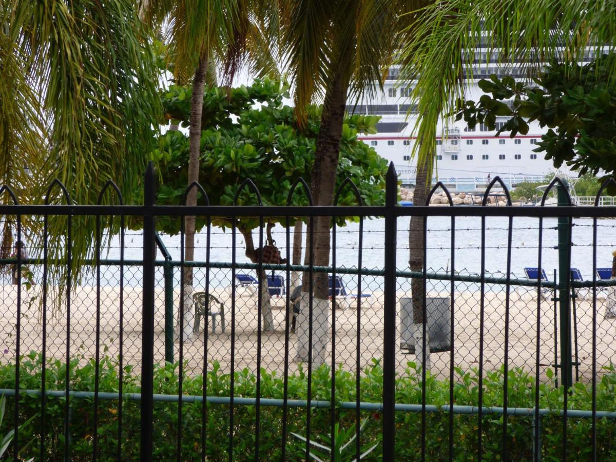 Beach One Bedroom Suite C5 - Housity