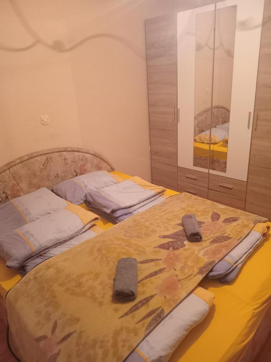 Stan na dan Gradiska - Housity