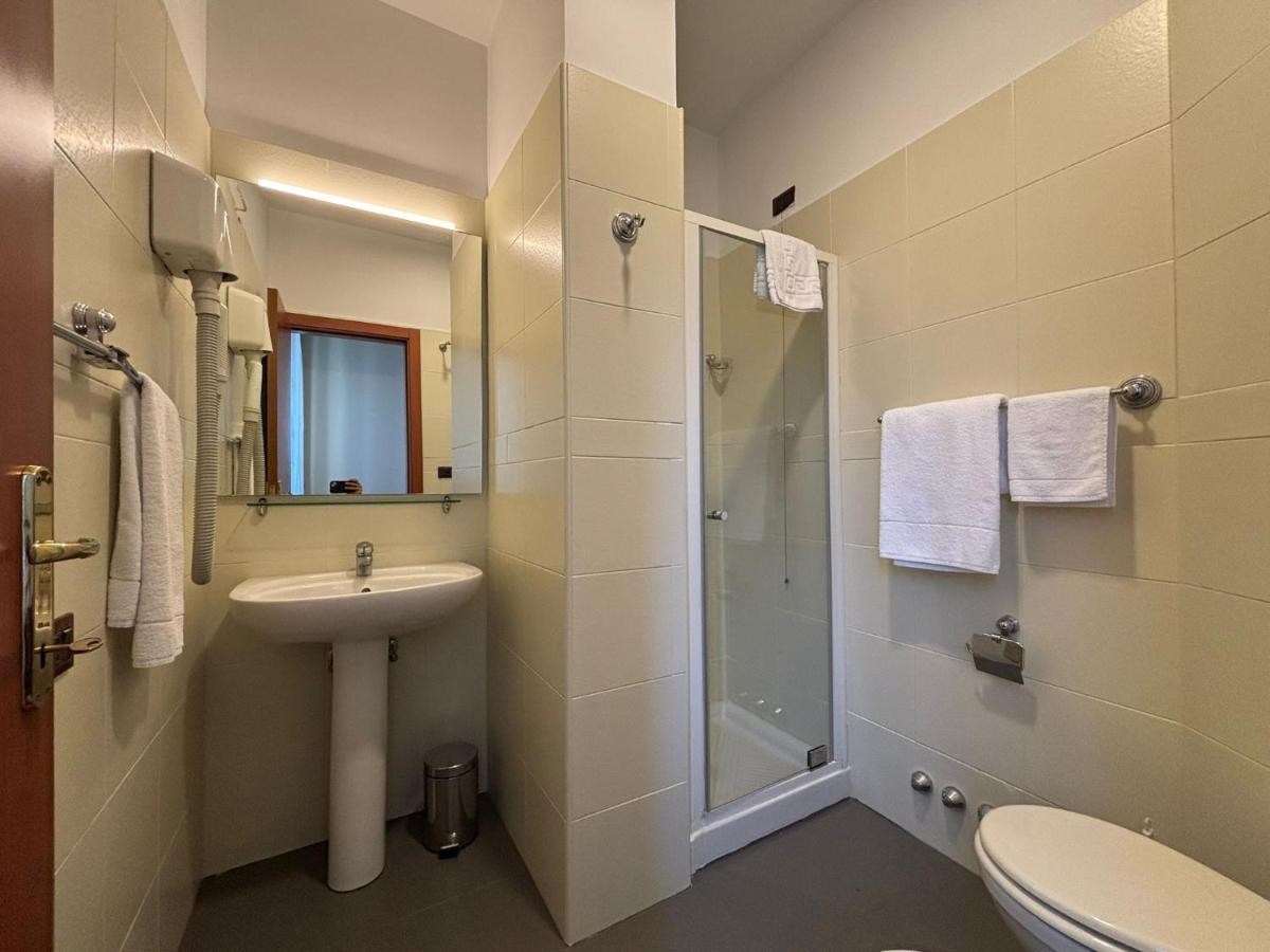 Naples Park Hotel - Housity