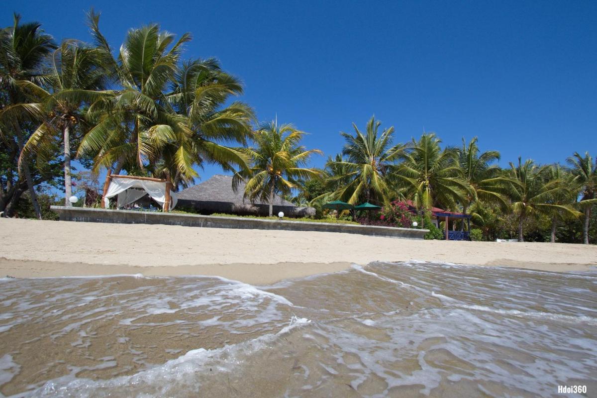 Luxury Sakina Villa - Beachfront - Housity