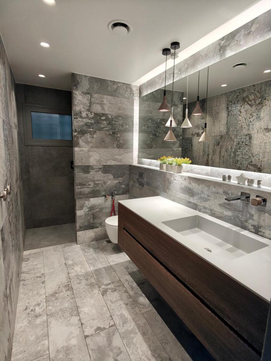 Sandy's Superior Suite - Housity