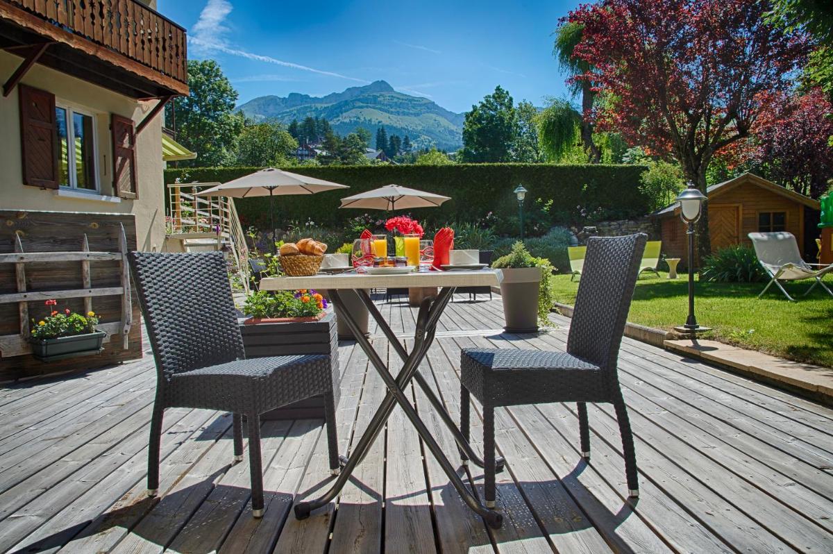 Vue générale sur la montagne ou vue sur la montagne depuis l'hôtel
