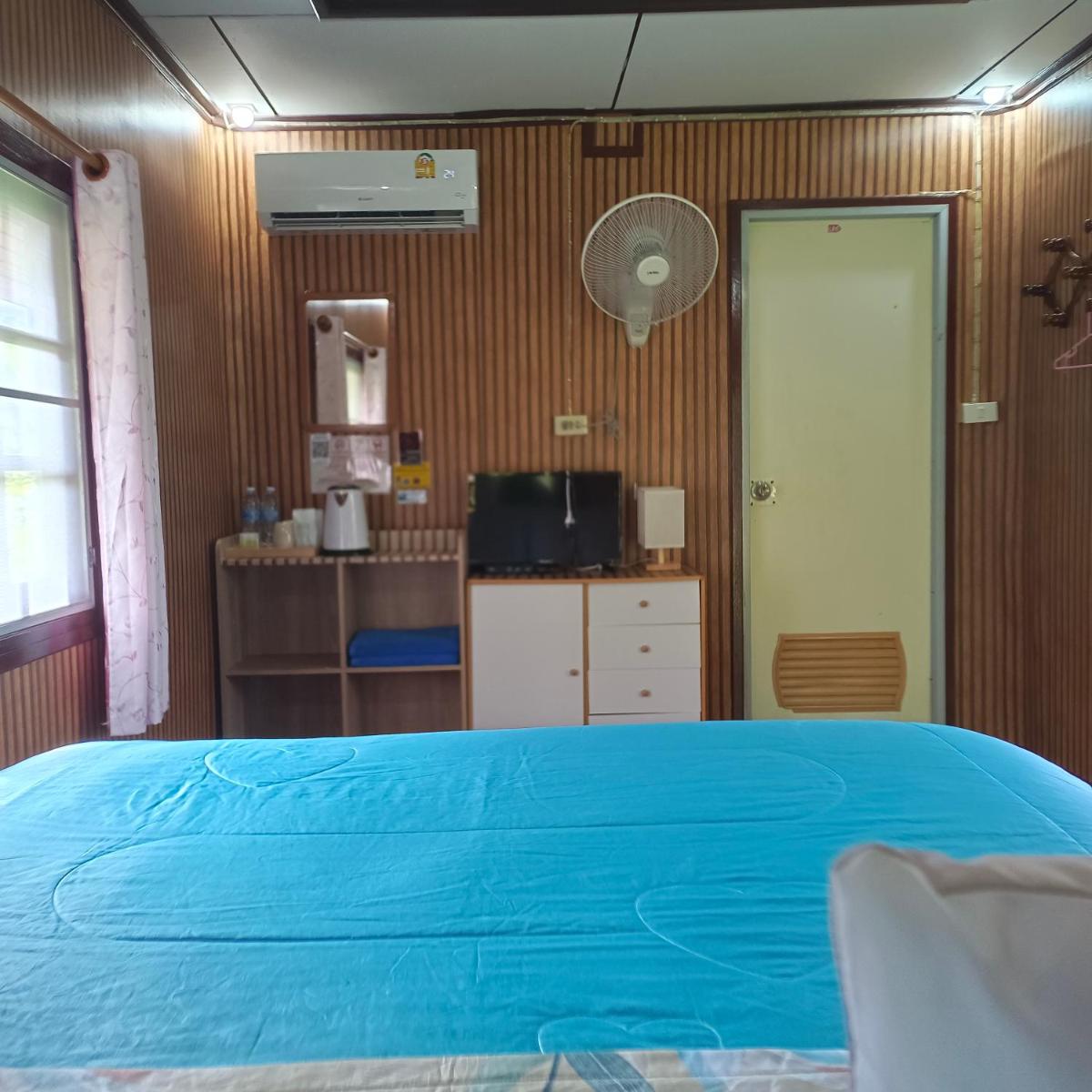 TA YAI HOMESTAY (ตา ยาย โฮมสเตย์) - Housity