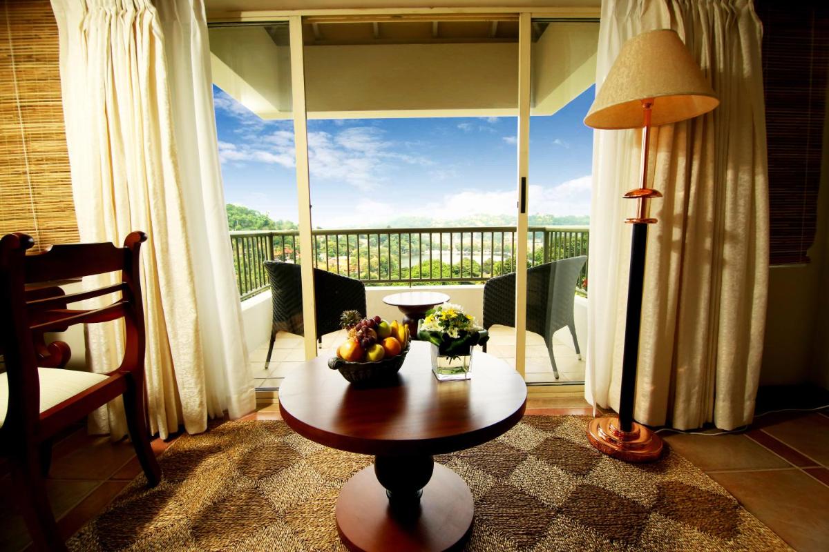 Thilanka Hotel - Housity