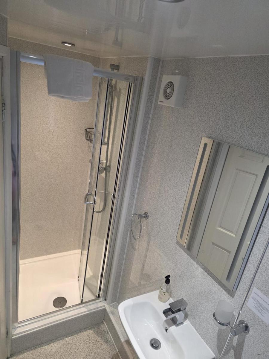 Glascoed Guest House - Housity